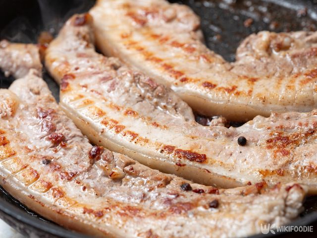 삼겹살 구이 자료사진 . / mnimage-shutterstock.com