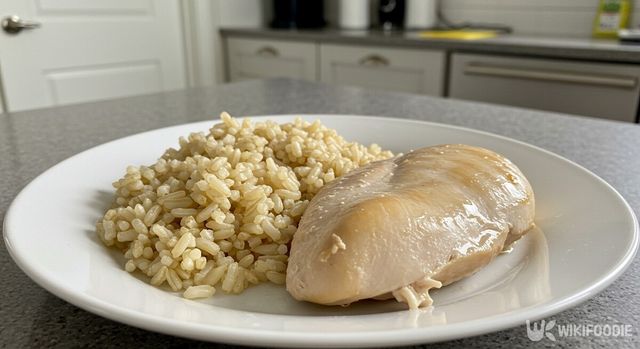 닭가슴살과 현미밥. / 위키푸디