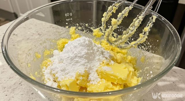 타르트 반죽을 만들고 있다. / 위키푸디