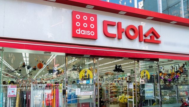 다이소 매장 입구 사진. / 2p2play-shutterstock.com