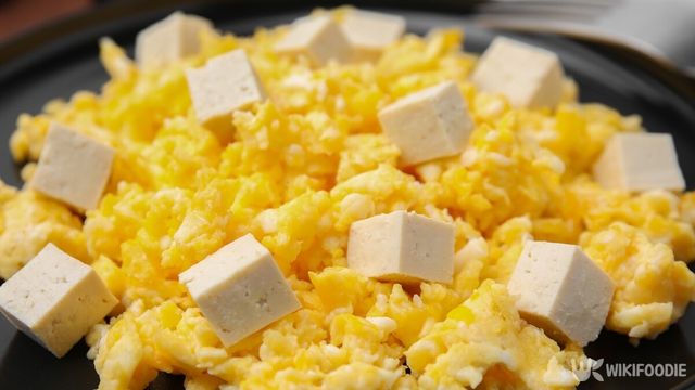 두부와 스크램블 에그 자료사진. 두부와 달걀은 다이어트에 좋은 음식으로 유명하다. / New Africa-shutterstock.com