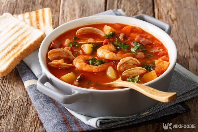 토마토 소스를 사용한 해산물 요리. / AS Foodstudio-shutterstock.com