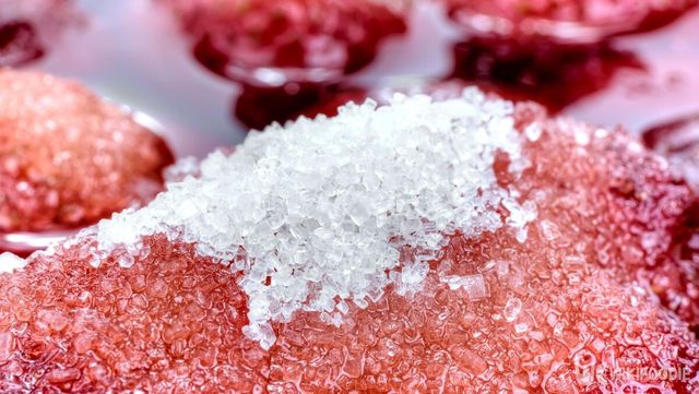 사카린 시럽에 딸기가 빠져 있다. / ppl-shutterstock