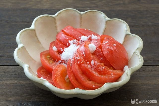 토마토와 설탕. / nhk_nhk-shutterstock.com