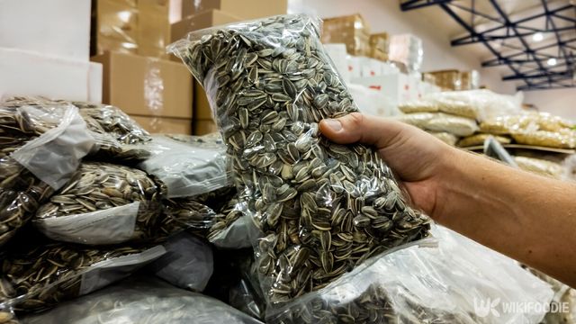 공복에 먹기 좋은 간식 '해바라기씨' 자료사진. / fotogurmespb-shutterstock.com