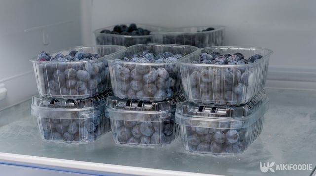 냉동 블루베리 자료 사진. / PawelKacperek-shutterstock