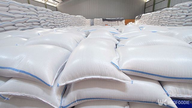 창고에 쌓여있는 쌀 자료사진. / curve photo-shutterstock.com