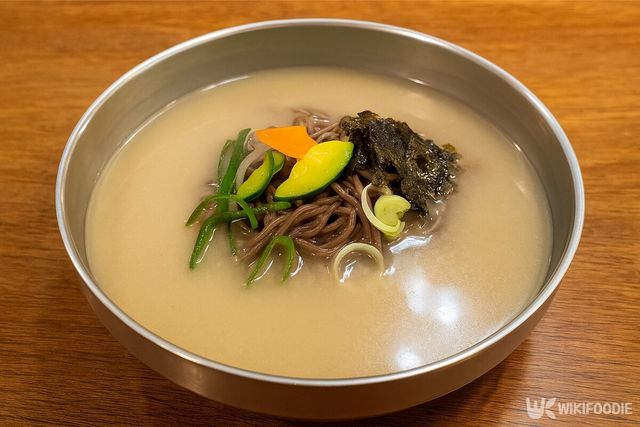 봉평옹심이메밀칼국수. 해당 이미지는 기사 이해를 돕기 위해 AI로 재연하였습니다. / 위키푸디