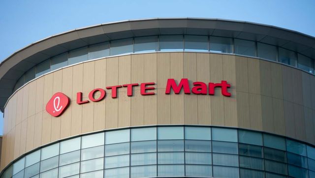 기사 이해를 돕기 위한 롯데마트 자료 사진 / Ki young- shutterstock