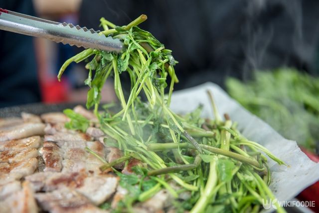 미나리와 고기를 함께 먹으면 맛과 향이 더욱 살아난다. / Daecheol-shutterstock.com