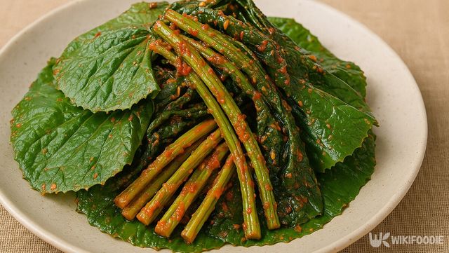 머위잎 무침 자료사진. / 위키푸디