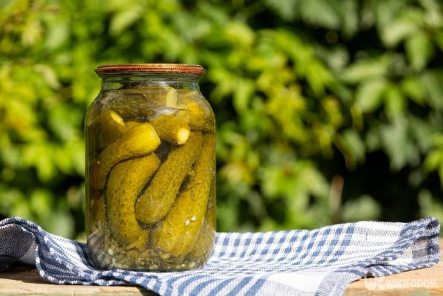 절인 오이는 많이 먹지 않는 편이 좋다. / Pion Studio-shutterstock.com