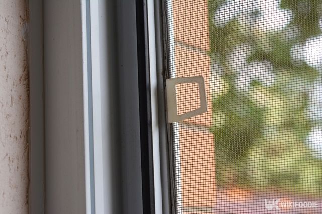 모기 예방을 위해선 문틀과 창틀 관리가 중요하다. / Radovan1-shutterstock.com