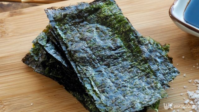 김은 먹기 간편하면서도 맛있는 음식이다. / sungsu han-shutterstock.com