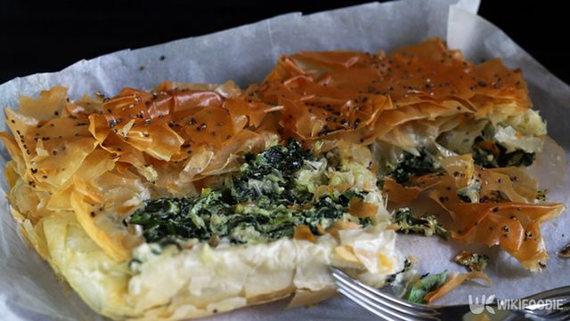 그리스 시금치 파이 자료사진. / Grazziela-shutterstock.com