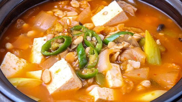 된장찌개 사진. / becky's-shutterstock.com