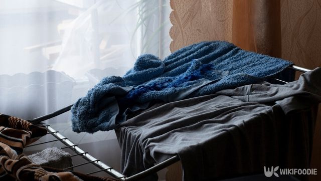 장마철에도 빨래를 뽀송하게 말리는 법. / Taras Nesmih-shutterstock.com