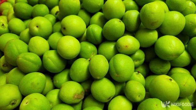 매실은 배탈에 좋은 음식 중 하나다. / haruphoto-shutterstock.com