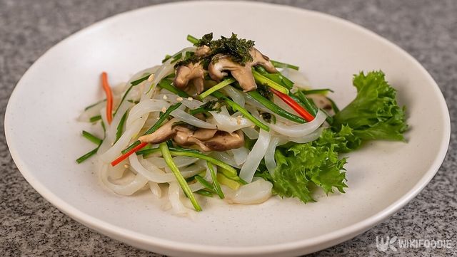 탕평채. 해당 이미지는 기사 이해를 돕기 위해 AI로 재연하였습니다. / 위키푸디