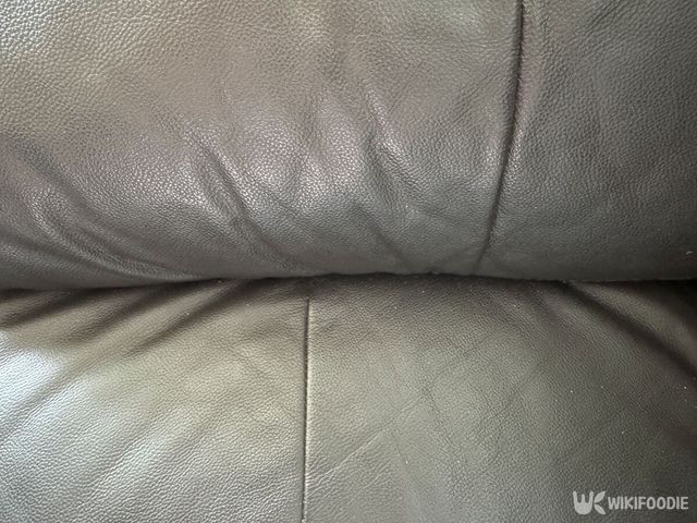 가죽 소파 틈새 자료 사진. / 위키푸디