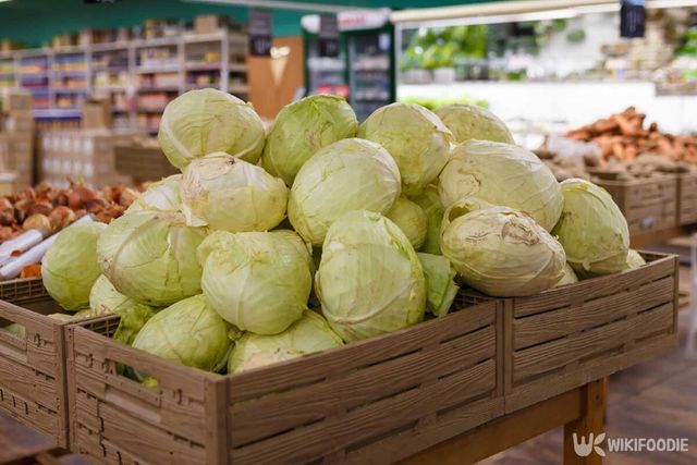 마트에 진열된 양배추. / Elena Seiryk-shutterstock.com