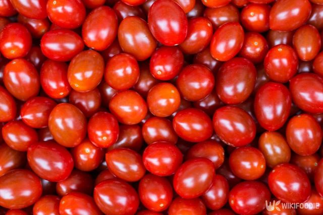 방울토마토는 꼭지를 떼는 편이 좋다. / Peter F. R. Forster-shutterstock.com