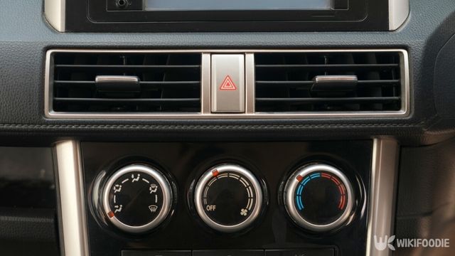 자동차 에어컨은 꾸준히 관리해 줘야 한다. / Boytaro1428-shutterstock.com