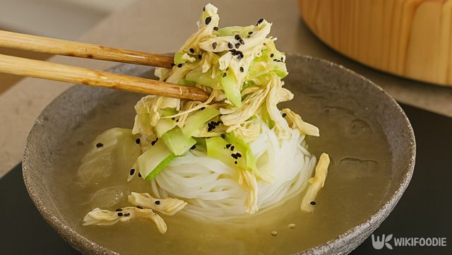 초게국수 자료 사진. / 위키푸디