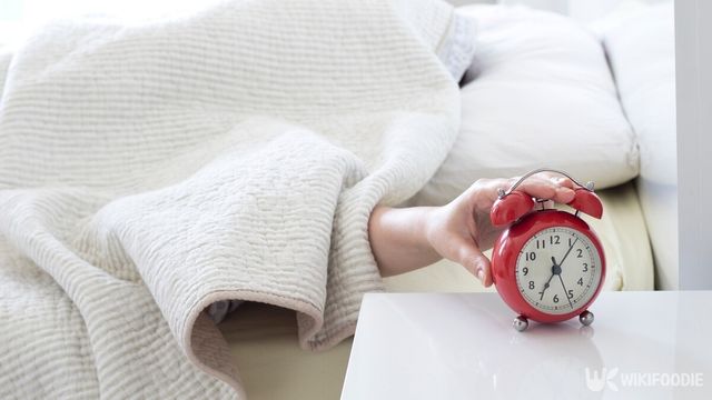 아침에 일어나기 버거울 때 잠 깨는 방법이 있다. / Hazal Ak-shutterstock.com