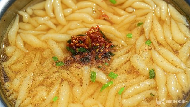 올챙이국수 자료 사진. / 위키푸디