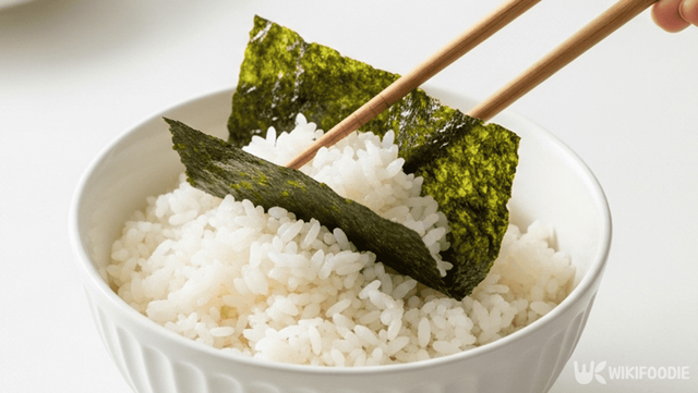 김에 밥을 싸먹는 사진. / 위키푸디