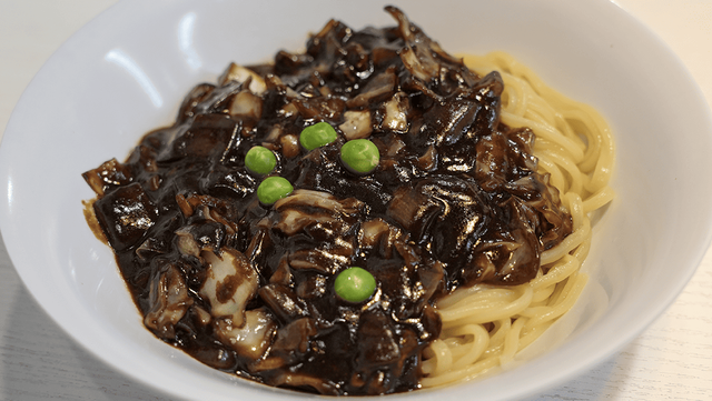 짜장면 사진. / Daniel Pawer-shutterstock.com