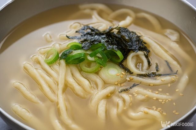 홍두깨손칼국수. 해당 이미지는 기사 이해를 돕기 위해 AI로 재연하였습니다. / 위키푸디