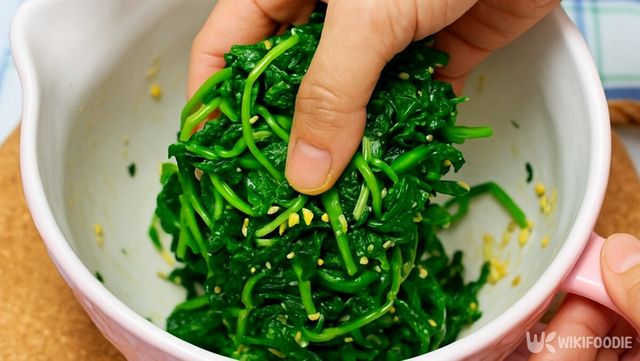 시금치 나물 자료사진. / 위키푸디