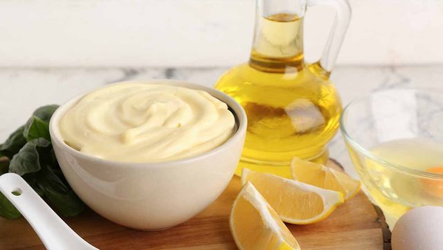 마요네즈와 식용유 사진. / Pixel-Shot-shutterstock.com