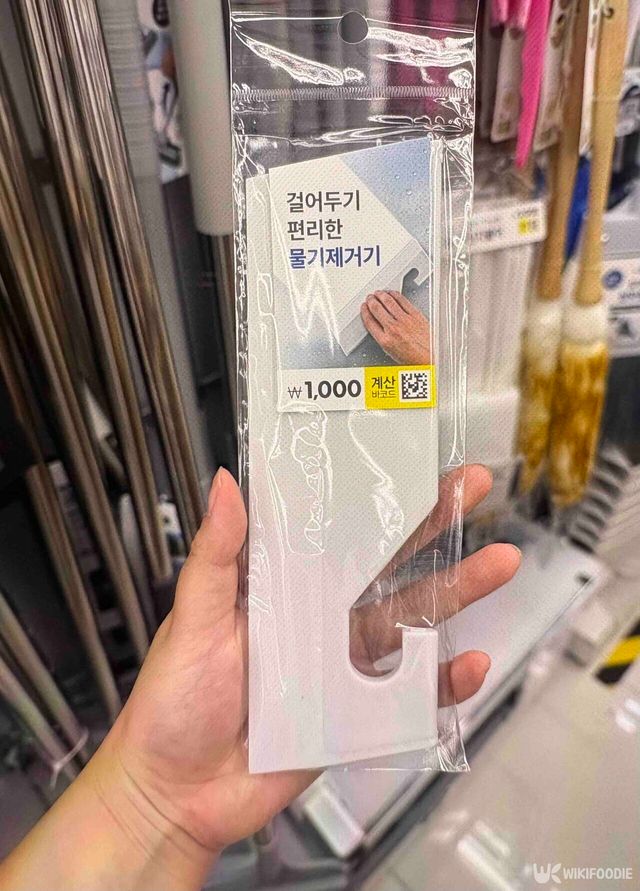 간편 걸이 유리창 닦이 사진. / 위키푸디