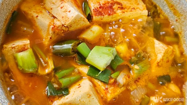 두부찌개 자료 사진. / 위키푸디