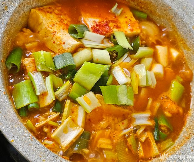 두부찌개 자료 사진. / 위키푸디