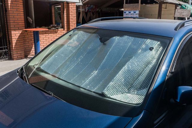 햇빛가리개로 태양열 차단 /&nbsp;AYDO8-shutterstock.com