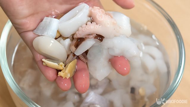 냉동 해물 해동하는 자료 사진. / 위키푸디