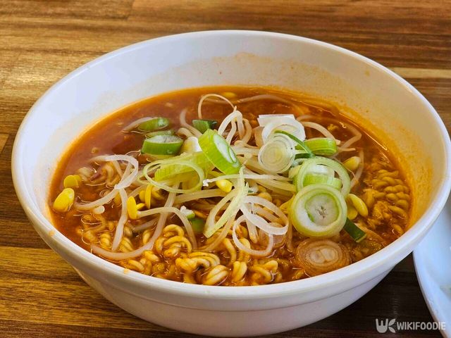 콩나물 넣은 라면 사진. / 위키푸디