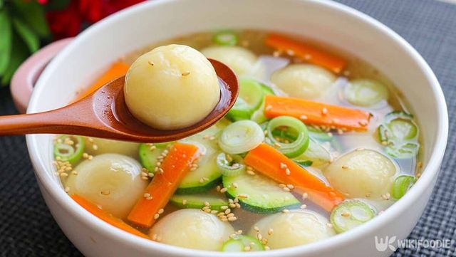 감자전분으로 만든 옹심이 수제비 사진. / 위키푸디