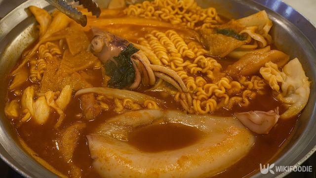 즉석떡볶이 자료 사진. / 위키푸디