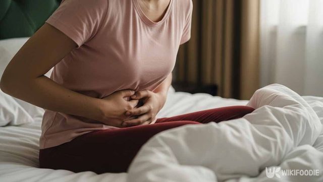 복부 팽만 증상을 겪는 사진. / 위키푸디