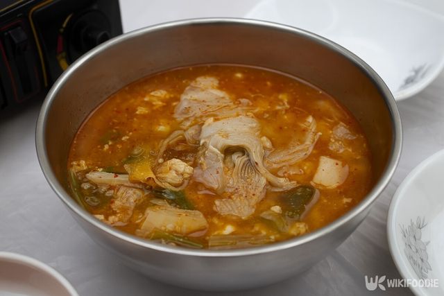 돌섬식당. 해당 이미지는 기사 이해를 돕기 위해 AI로 재연하였습니다. / 위키푸디