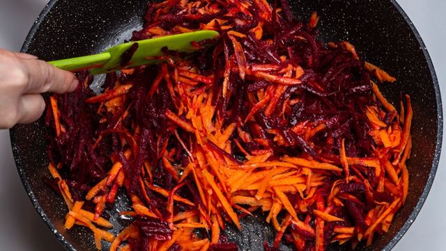 비트 요리 자료사진. / Kristina Zarzh-shutterstock.com