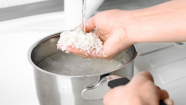 쌀 씻는 자료 사진. /&nbsp;Africa Studio-shutterstock.com
