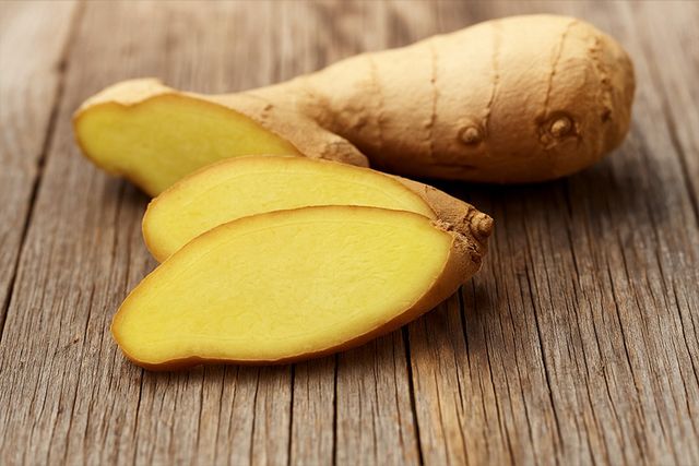 얇게 썬 생강 자료사진. / 위키푸디