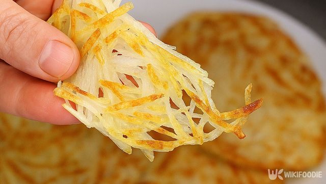 바삭한 감자채전 자료사진. / 위키푸디