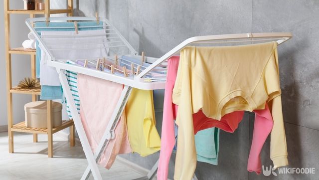 여름철에는 빨래가 잘 마르지 않는다. / New Africa-shutterstock.com